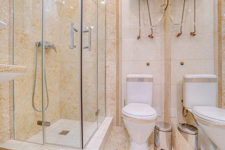 Bathroom 2, Golden Hotel, Southern