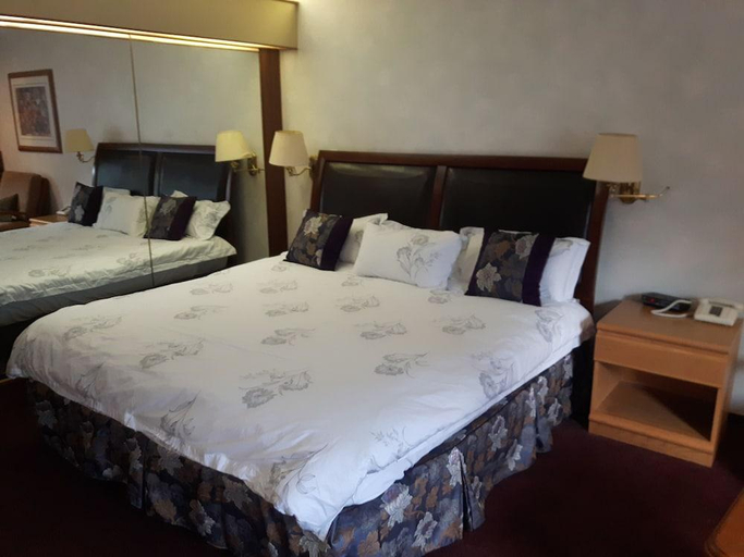Bedroom 2, Inn Towne Motel, Fraser Valley