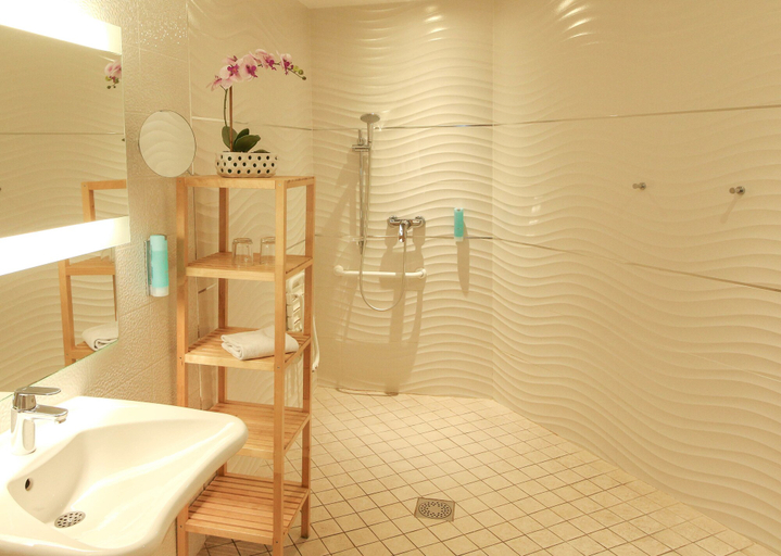 Bathroom 4, Hotel Josse, Alpes-Maritimes