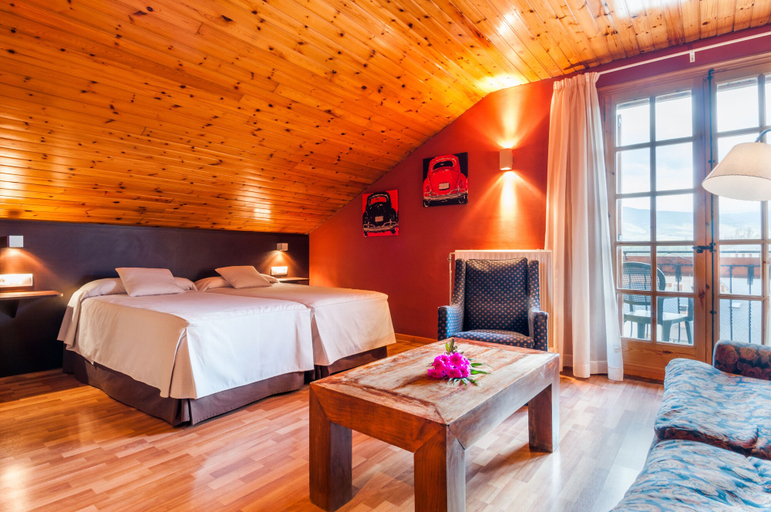 Bedroom 4, Hotel Esquirol, Girona