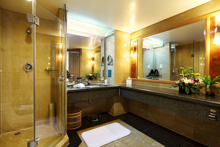 Bathroom 5, Ningbo Nanyuan Hotel, Ningbo