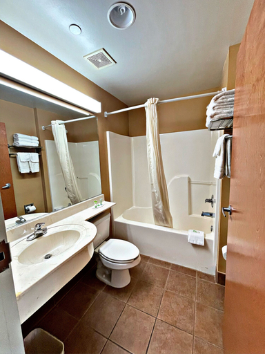 Bathroom, Welcome Inn & Suites, Tunica