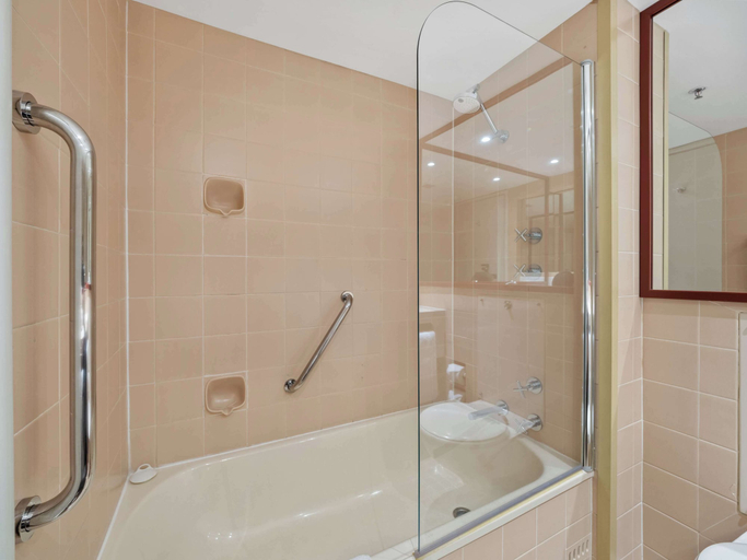 Bathroom 4, Thredbo Alpine Hotel, Snowy River