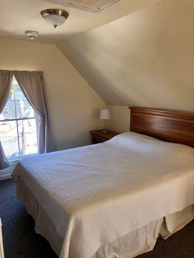 Bedroom 2, The Attleboro House, Dukes