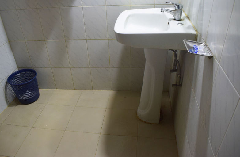 Bathroom 3, Hotel Givenci International, Dhaka