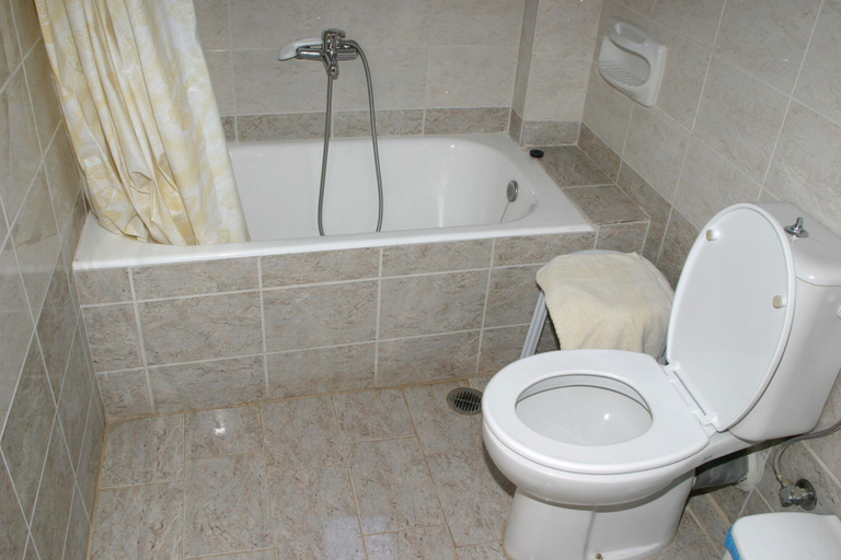 Bathroom 5, Oasis Guesthouse, Crete