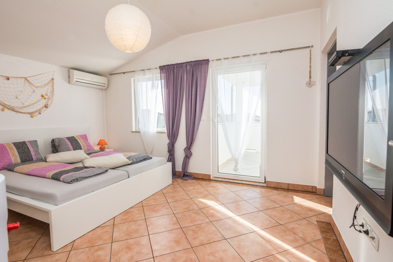 Others 5, Apartments Bojana, Vir
