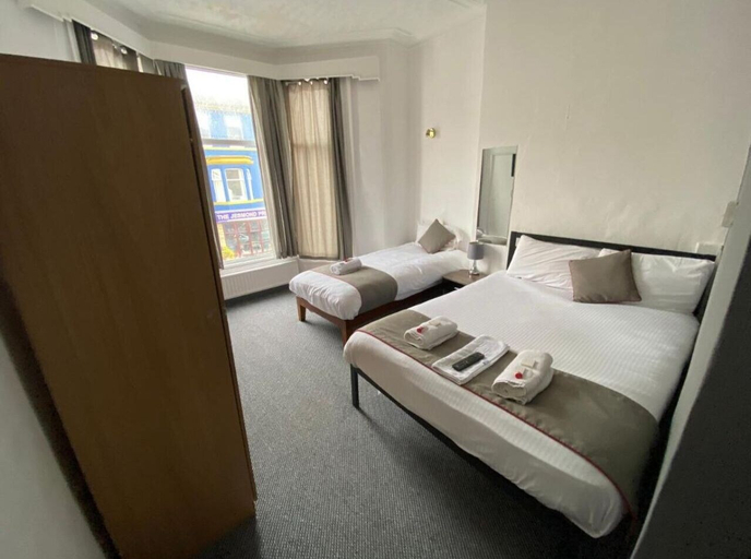 Bedroom 2, Bank St Hotel, Blackpool