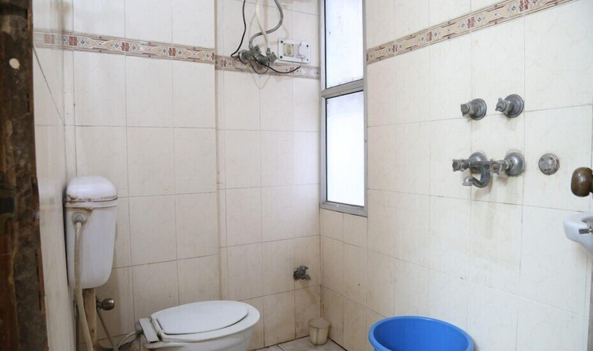 Bathroom 3, Hotel Delhi Regency, Delhi