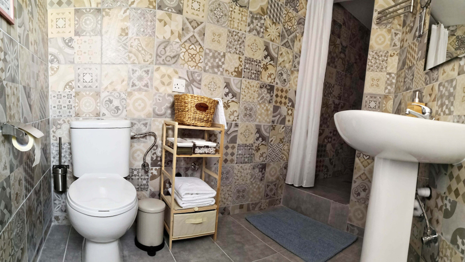 Bathroom 2, Cozy Getaway in Nicosia