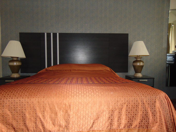 Bedroom 5, La Mirage Motor Inn, Middlesex
