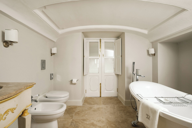 Bathroom 4, Domus Zamittello