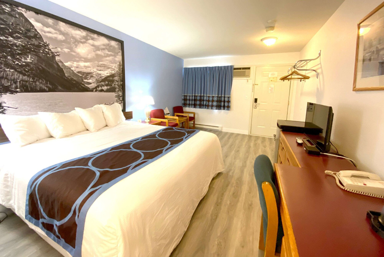 Bedroom 3, Super 8 By Wyndham Sicamous, Columbia-Shuswap