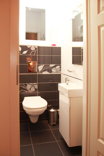 Bathroom 4, Residence Bílkova, Praha 6