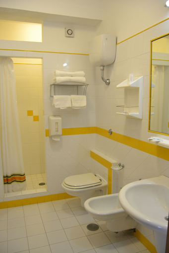 Bathroom 4, Yellow Park Hotel, Caserta
