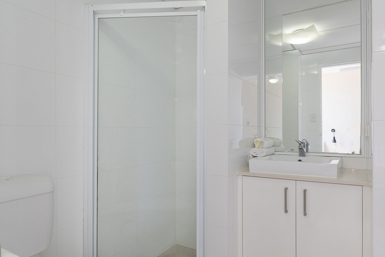 Bathroom 3, Carlton Apartments, Gold Coast