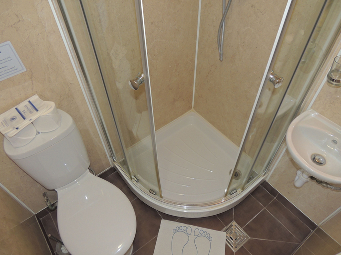 Bathroom 5, Dolphin Inn, London