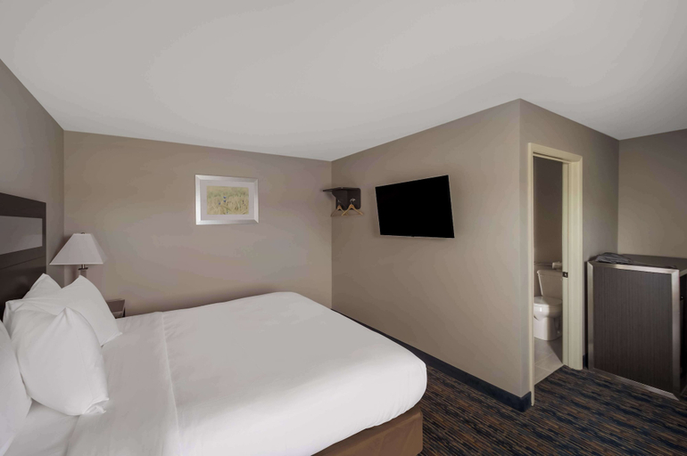 Bedroom 3, Americas Best Value Inn Farmington, Ontario