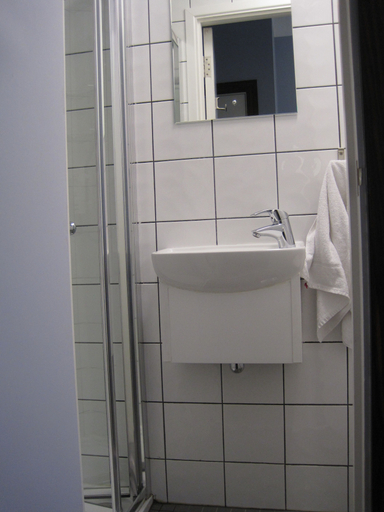 Bathroom 4, The Angus Hotel, London