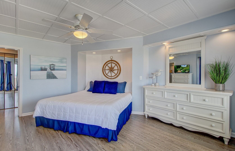 Bedroom 3, 103 B Port O Call by Avantstay Direct Beach Access Screened In Porch!, Charleston