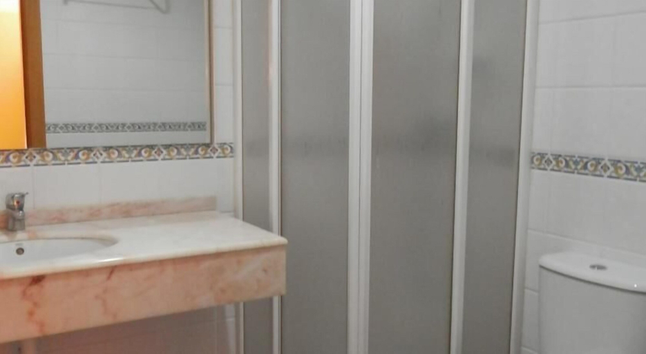 Bathroom 3, Hotel Doña María, Asturias