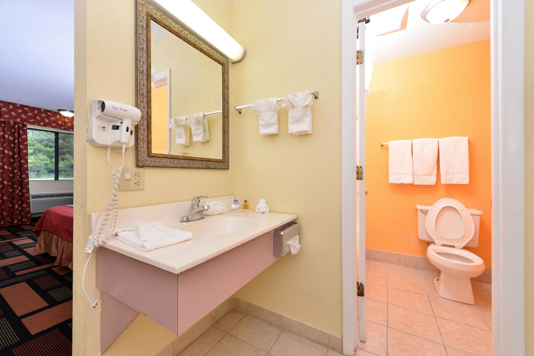 Bathroom 3, Americas Best Value Inn Canton, NC, Haywood