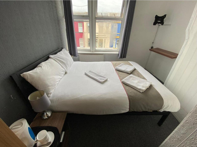 Bedroom 2, Bank St Hotel, Blackpool