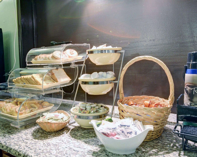 Food & Drinks 5, Hotel Del Valle - Austin SE, Travis
