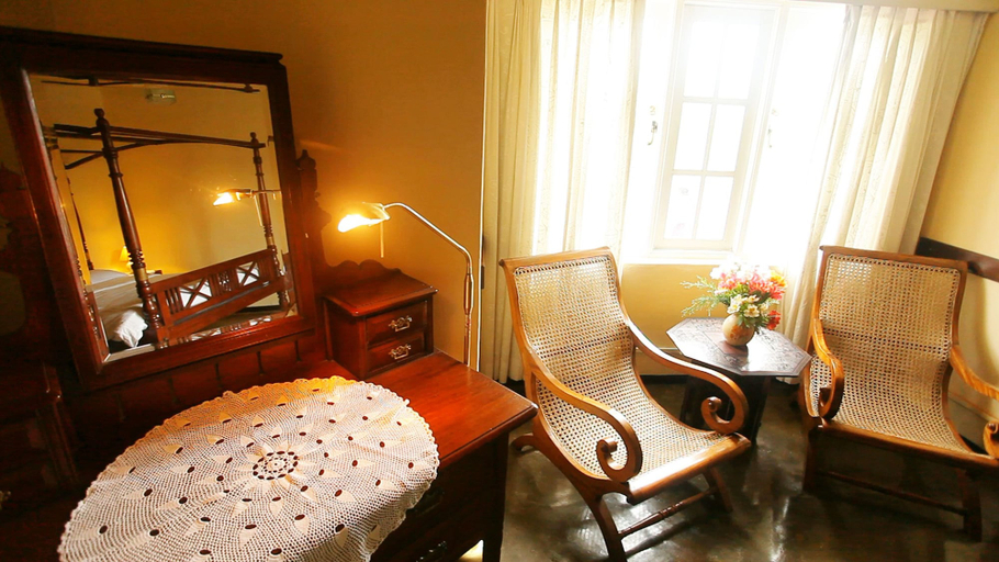 Room 2, Senani Colonial Holiday Bungalow, Nuwara Eliya