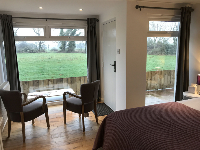Others 5, TOR Rooms, Kent