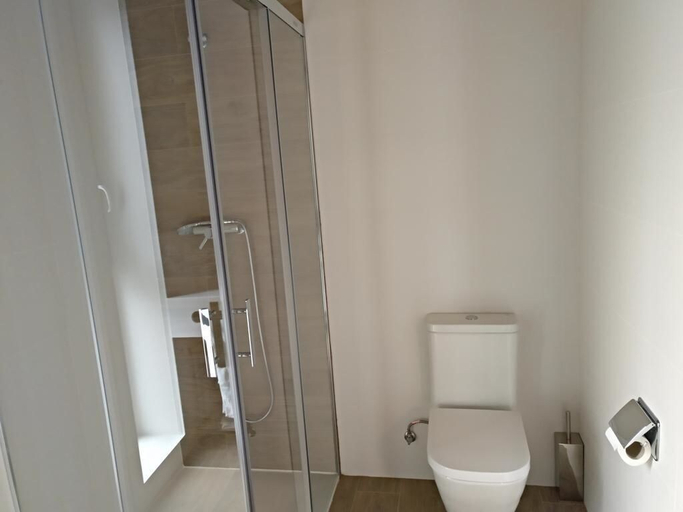 Bathroom 3, Hotel Entrerailes, La Rioja