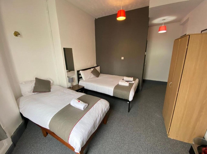Bedroom 2, Bank St Hotel, Blackpool