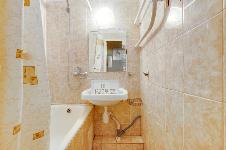 Bathroom 2, Apartment on Nizhegorodskaya 70 bld 1, Central