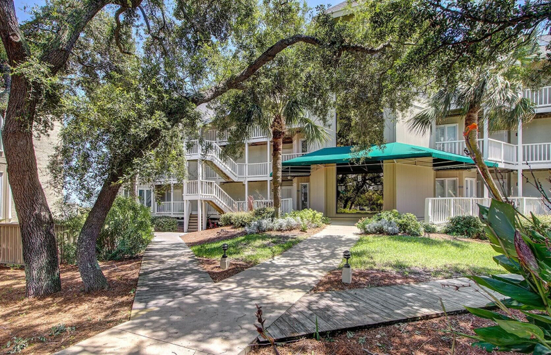 Exterior & Views 2, 103 B Port O Call by Avantstay Direct Beach Access Screened In Porch!, Charleston