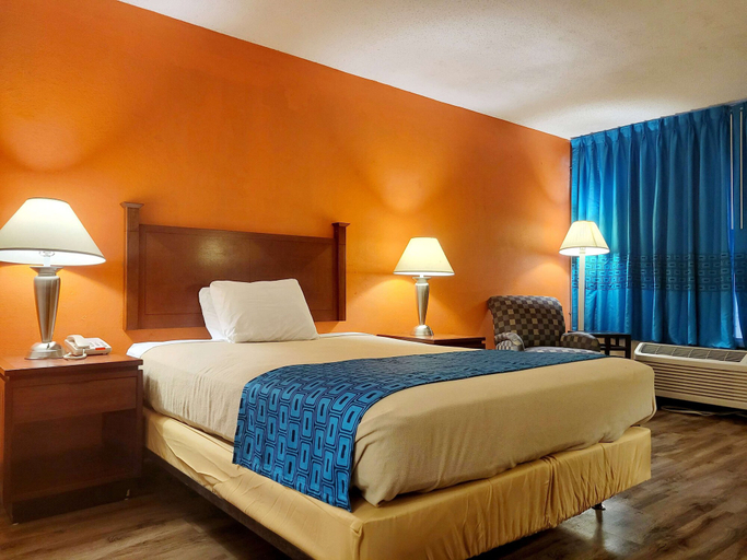 Bedroom 2, Howard Johnson BY Wyndham Hannibal, Ralls