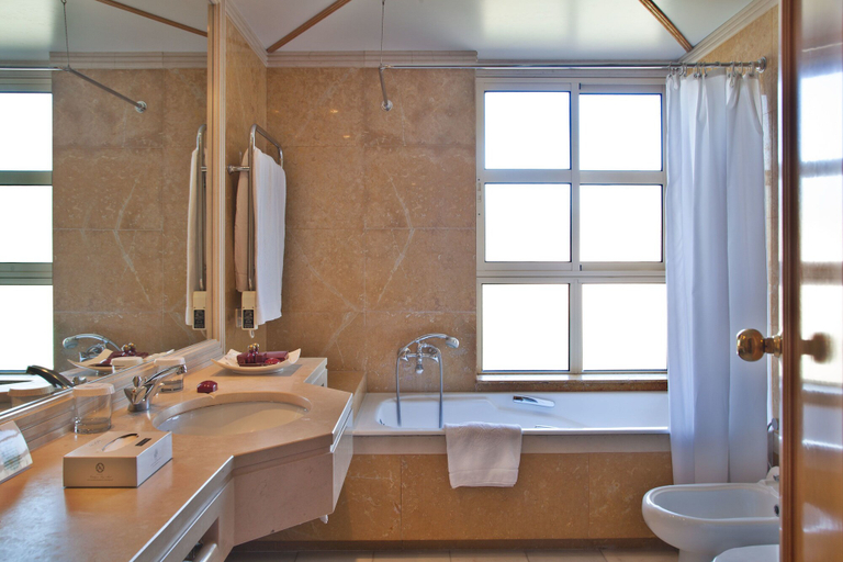 Bathroom, Hotel Dos Templarios, Tomar