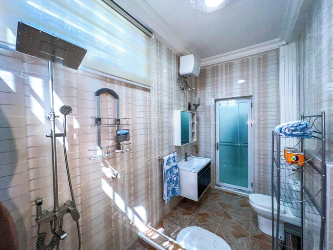 Bathroom 4, Golden Touch Executive Hotel, Tema