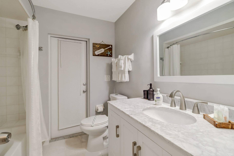 Bathroom 4, 2709 SW 49th St, Lee