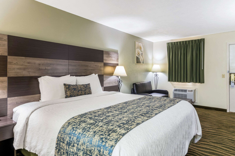Bedroom 3, Rodeway Inn Cadiz, Trigg