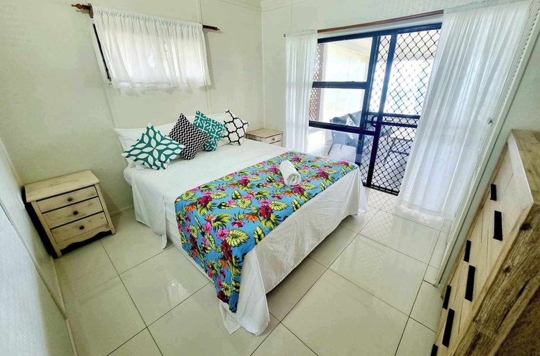 Bedroom 2, Natura Lagoon Bungalow, Rorotonga