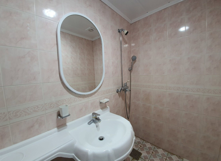 Bathroom 3, Inje Tourist Hotel, Inje
