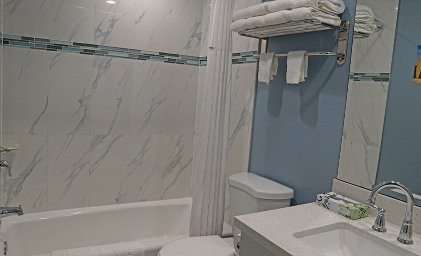 Bathroom 2, Surf City Inn, Orange