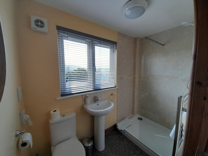 Bathroom 3, The Dolfor Inn Adults only, Powys