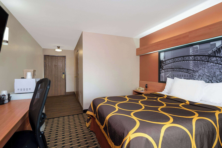 Bedroom 3, Super 8 by Wyndham Columbus West, Franklin