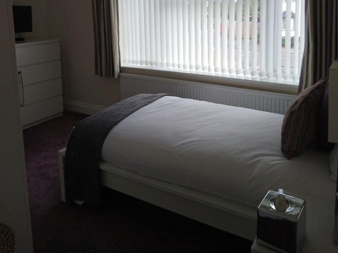 Bedroom 2, The Dakota, Warwickshire