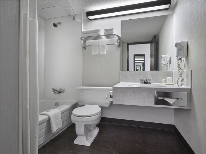 Bathroom 4, Crestwood Hotel, Division No. 14