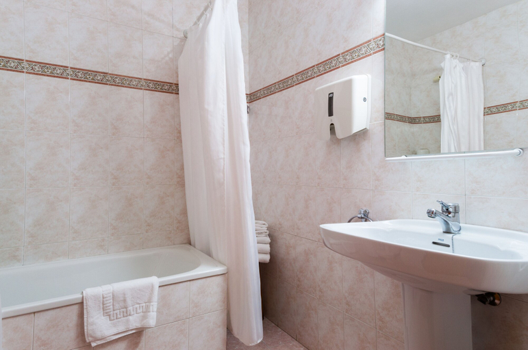 Bathroom 5, Hotel Esquirol, Girona