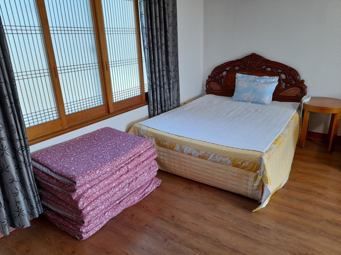 Bedroom 4, Haeansung Pension, Seogwipo