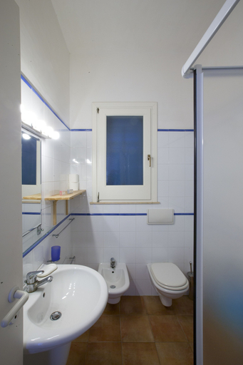 Bathroom 4, Marettimo Residence, Trapani