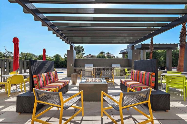 Food & Drinks 5, Home2 Suites by Hilton San Bernardino, San Bernardino